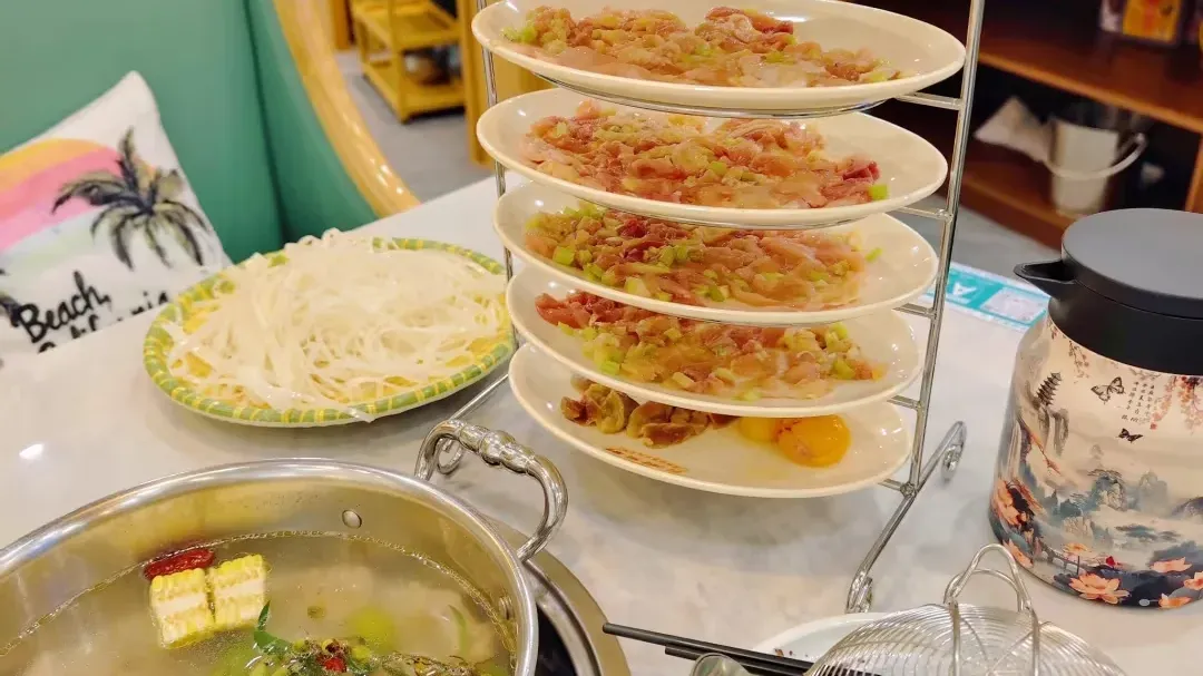 Crispy‑Skin Chicken Pot in Shenzhen Luohu-Delicious Stone Olive Soup Near Luohu Station