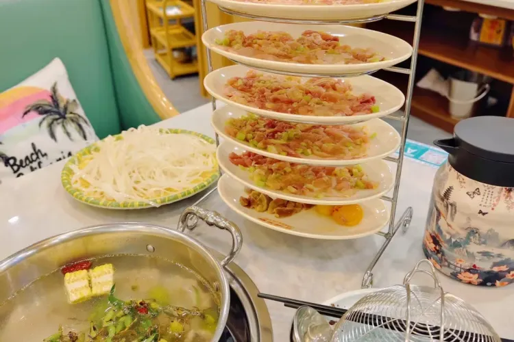 Crispy‑Skin Chicken Pot in Shenzhen Luohu-Delicious Stone Olive Soup Near Luohu Station