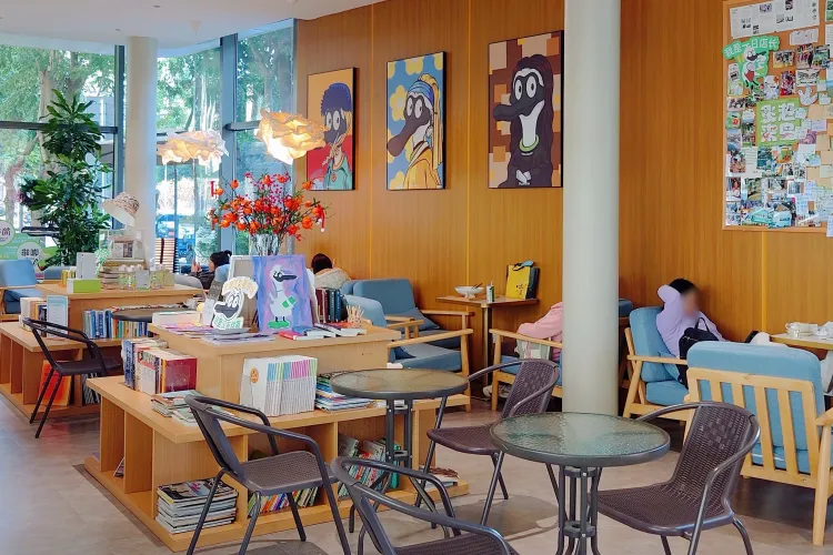 Hidden Book Café in Shenzhen Hongling: Cozy Reading Spot Near Yitian Station