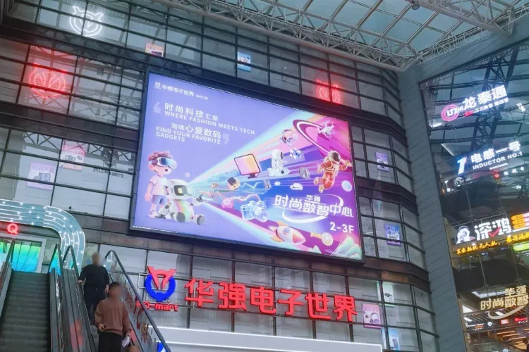Huaqiang Electronics World in Huaqiangbei: Tech Vibes, Night Photos & Shopping Guide