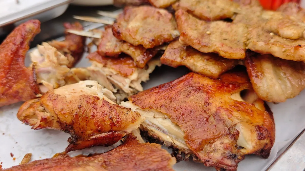 Best Lychee Wood Roast Chicken in Bantian? This Popular Local Spot Is Packed Every Night