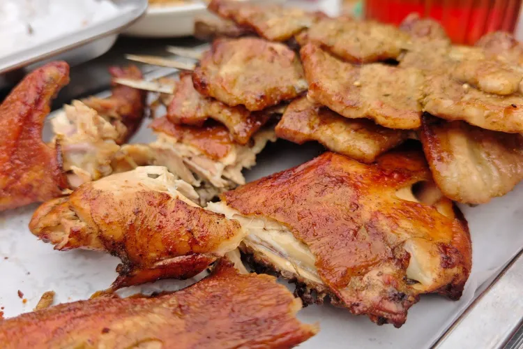 Best Lychee Wood Roast Chicken in Bantian? This Popular Local Spot Is Packed Every Night