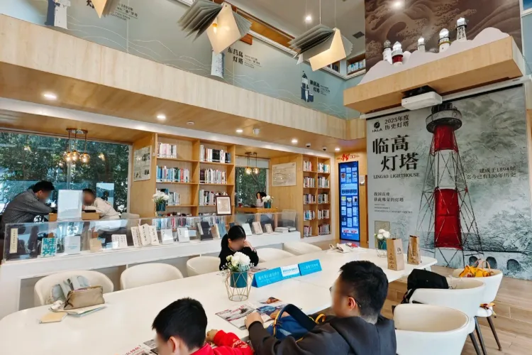 Lighthouse Library in Shatoujiao🌊A Half‑Day Trip with Ocean Views in Yantian District