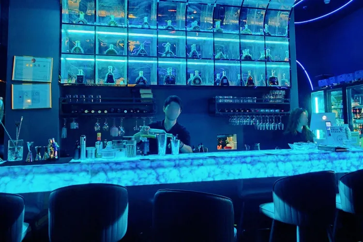 Blue Butterfly‑Themed Bar Near Shenzhen Huangbeiling: Perfect for Girls, Creative Cocktails & Cozy Atmosphere
