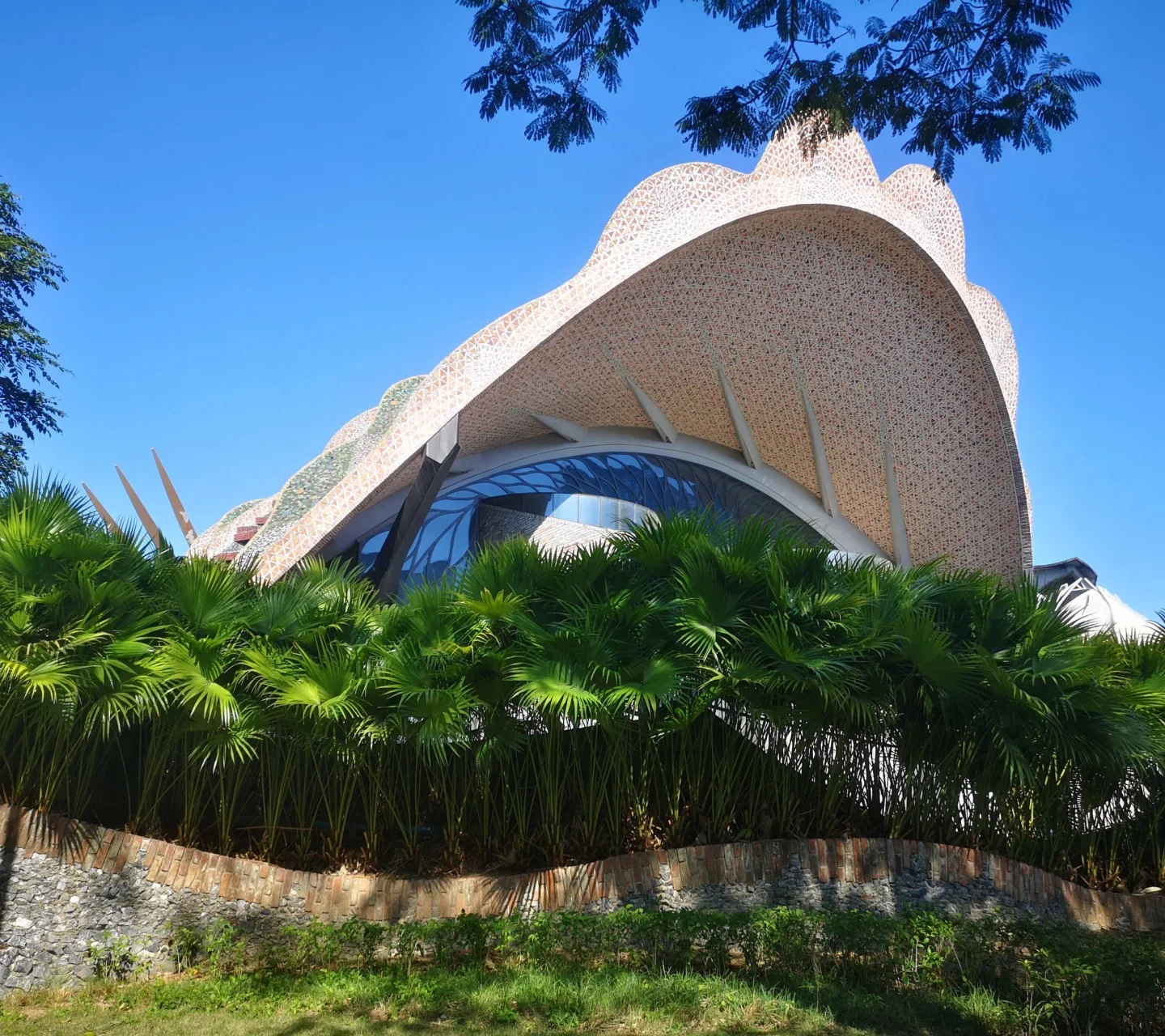 marisfrolg building